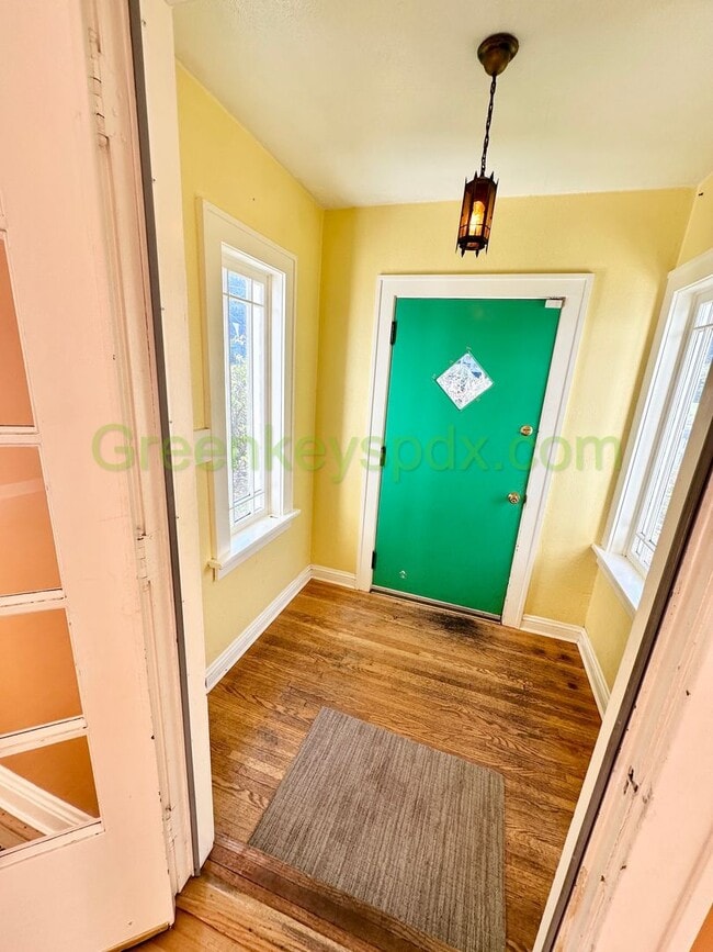 Building Photo - Wow! Amazing 3-bedroom 1-bath house with large fully fenced backyard