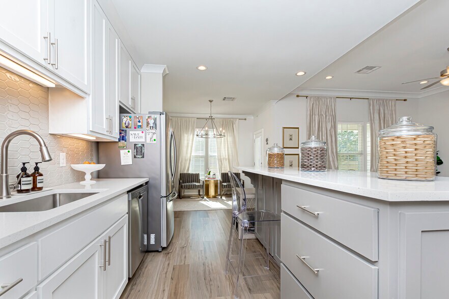 Building Photo - 8840 Southlawn Dr