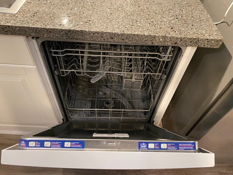 Building Photo - 17350 Pinnell St