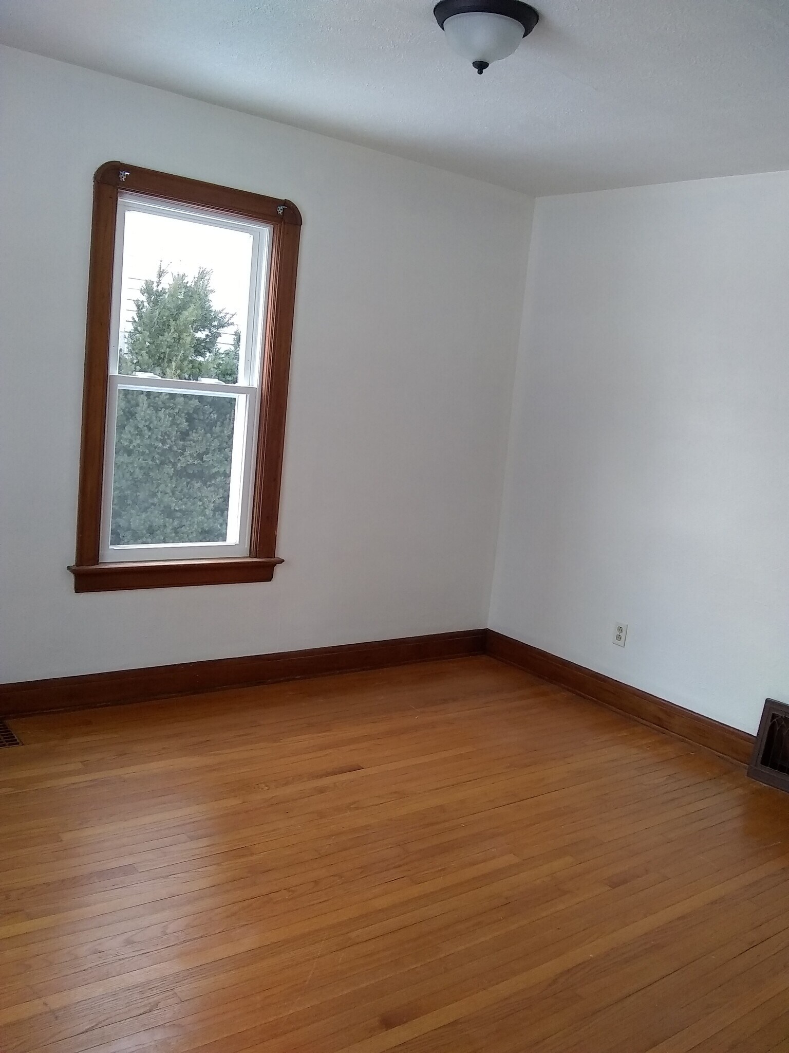 Dining room (view from front entrance and bottom of stairs) - 2105 Eastlawn Pkwy