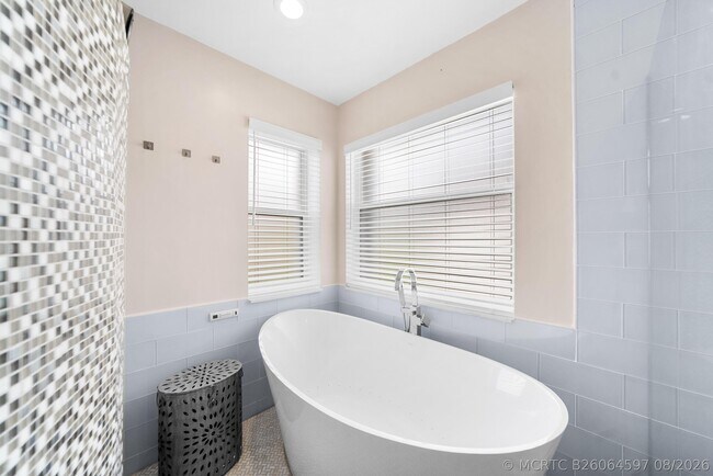 Building Photo - 5106 Heron Ct