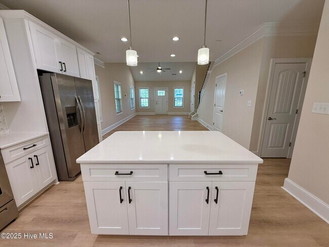 Building Photo - 300 Mashie Ct