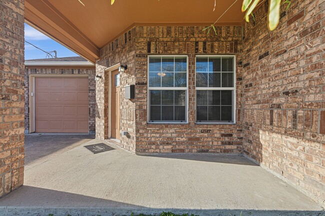 Building Photo - 2906 Anita St