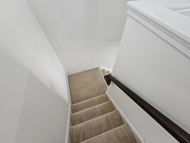 Building Photo - Well Maintained Large townhome in Steele Creek