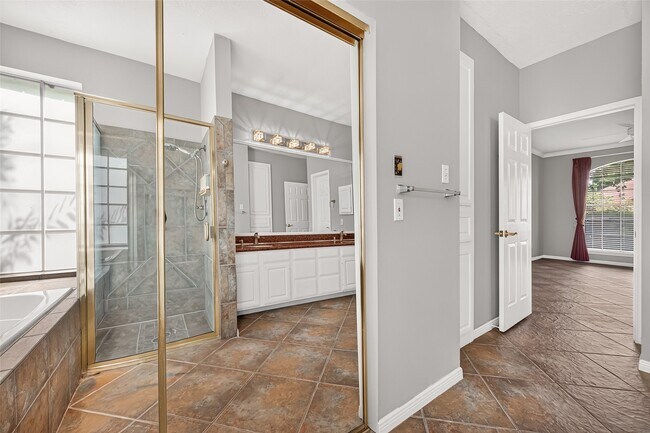 Building Photo - 2106 Avenida La Quinta St