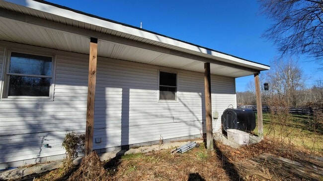 Building Photo - 300 Baxtertown Rd