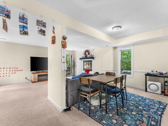 Building Photo - 1701 Early Settlers Rd