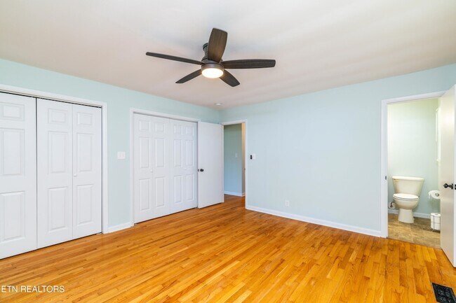 Building Photo - 201 Farlow Dr