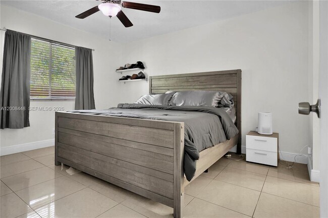 Building Photo - 9503 SW 140th Ct