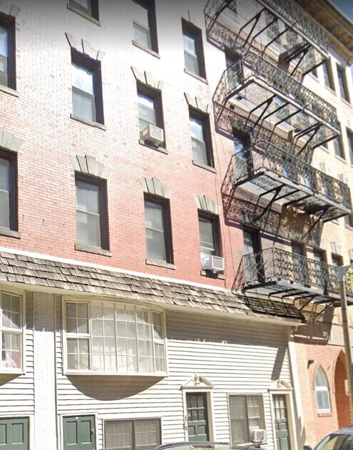 Building Photo - 12 Charter St