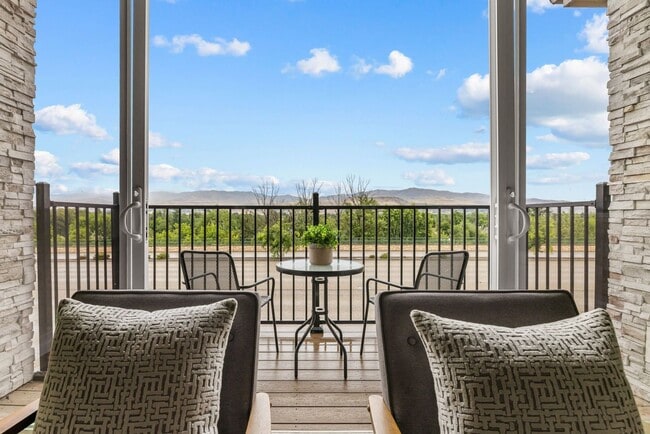 Building Photo - 2213 S Federal Way