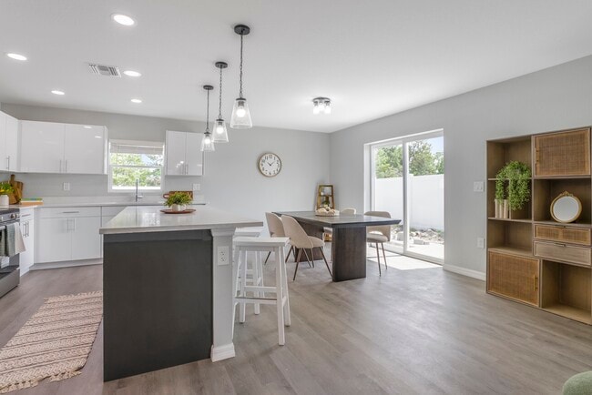 Building Photo - 6827 San Bruno Dr