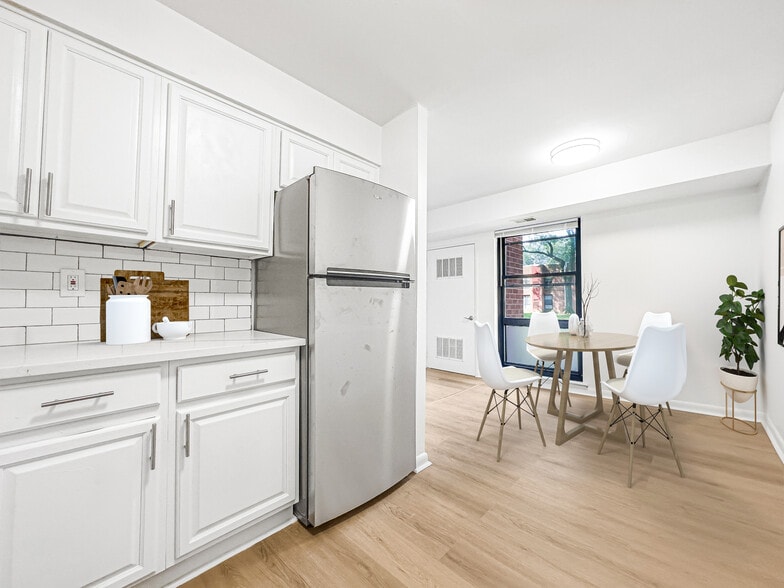 Building Photo - Bristol Gardens Apartments