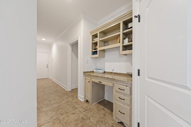 Building Photo - Beautiful 3 bed, 2 bath home available in ...