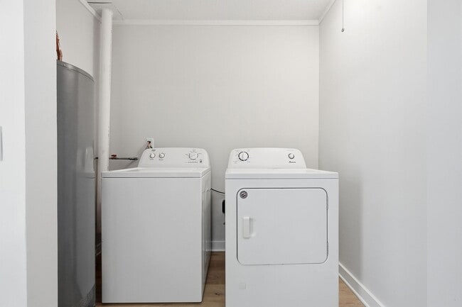 Building Photo - All Brick Home & Large Yard in Niceville!