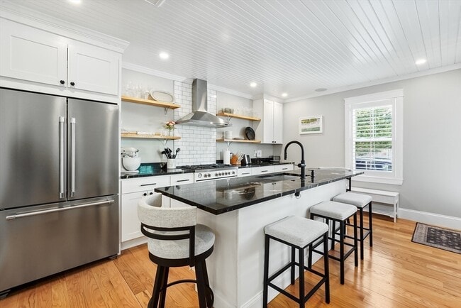 Building Photo - 814 Main St