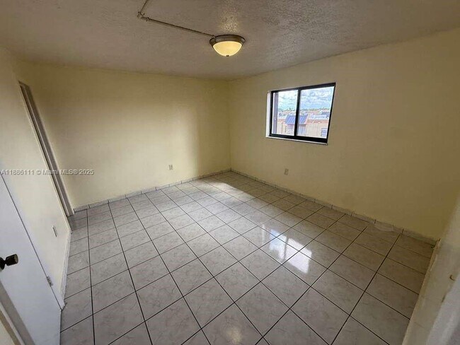 Building Photo - 6055 W 19th Ave
