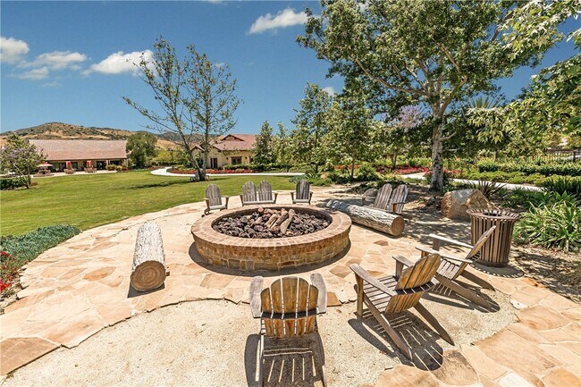Building Photo - 210 Alienta Ln