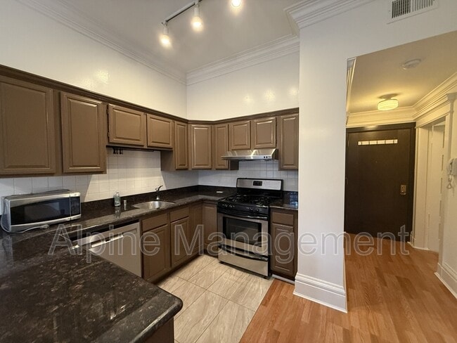 Building Photo - 115-117-117 Sanchez St