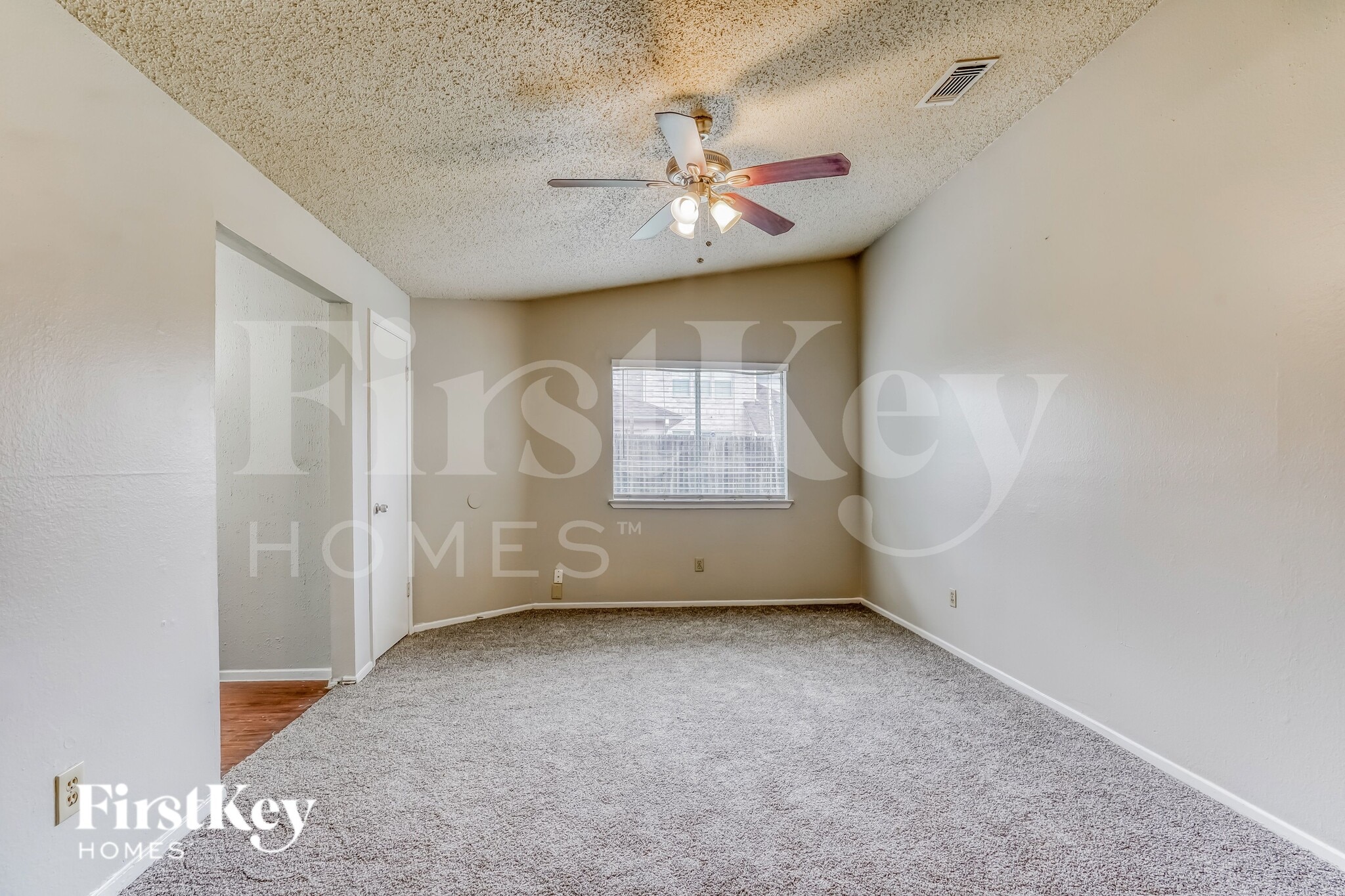Building Photo - 6918 Skyline Park Dr