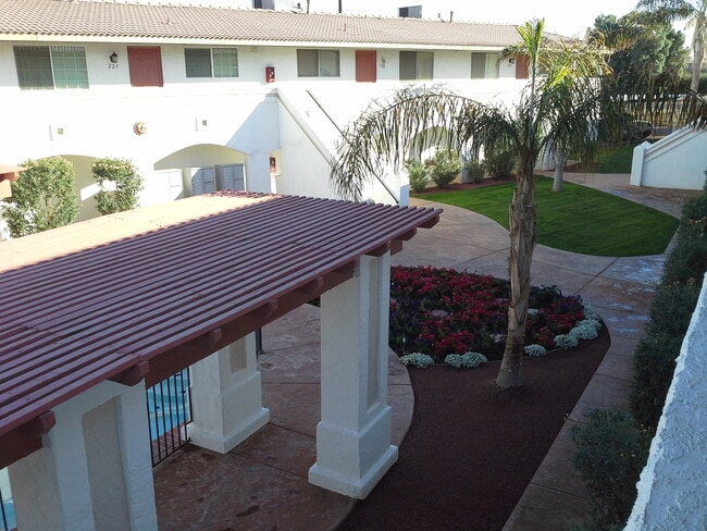 Building Photo - 2095 Cottonwood Cir
