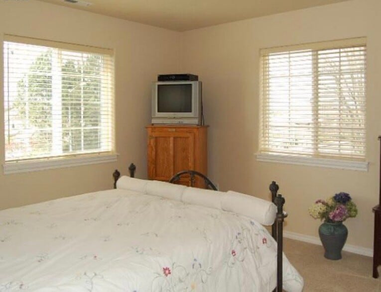 Building Photo - 3844 SW Binford Ave