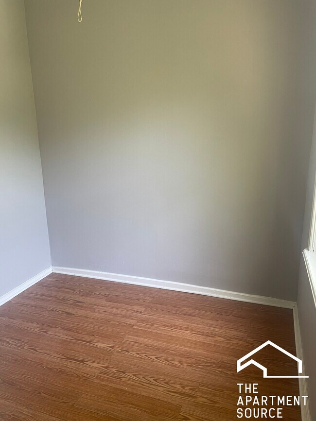 Building Photo - 6954 N Greenview Ave