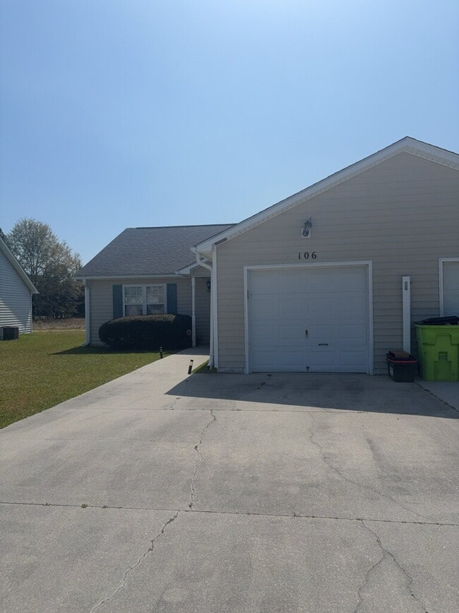 Building Photo - 106 Charlton Rd