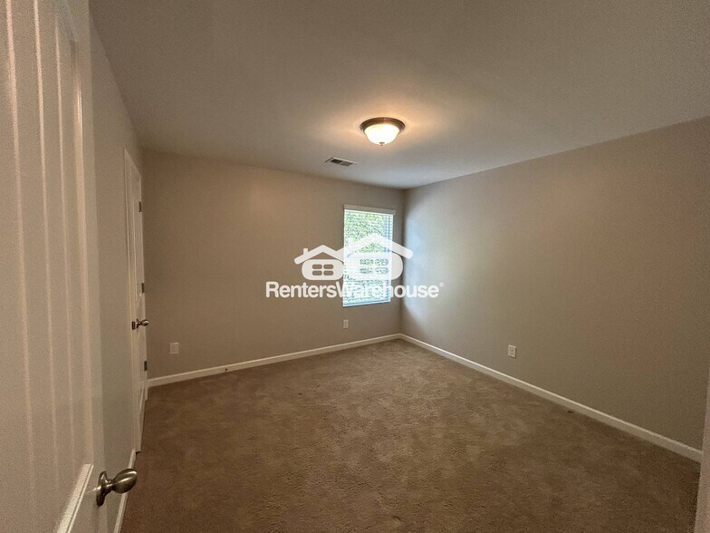 Building Photo - 665 Waterstone Dr