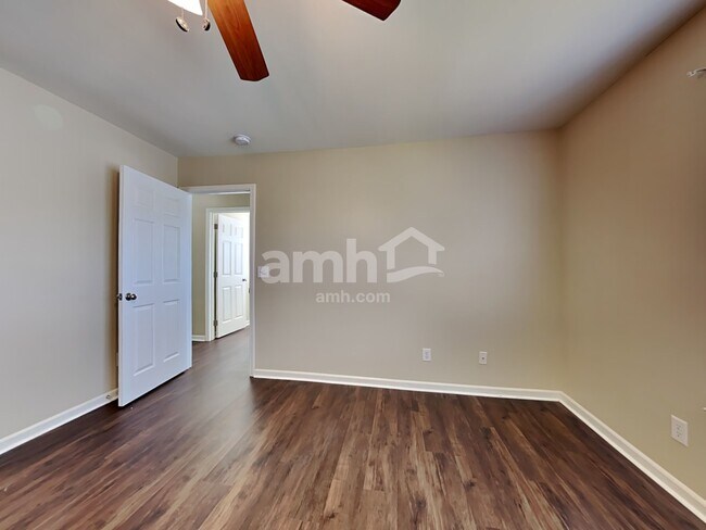 Building Photo - 241 Meadow Wood Rd