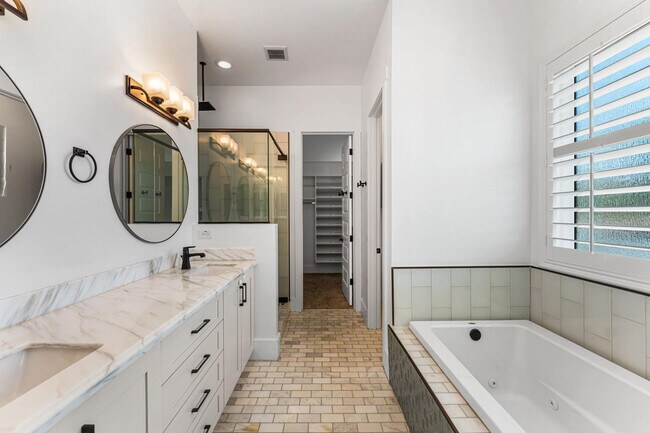 Building Photo - 4145 E Campbell Ave