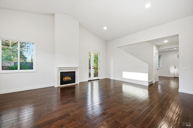 Building Photo - 155 Rosebud Ln