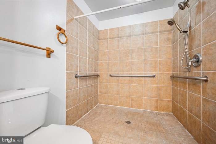 Building Photo - 6 Tiffany Pl