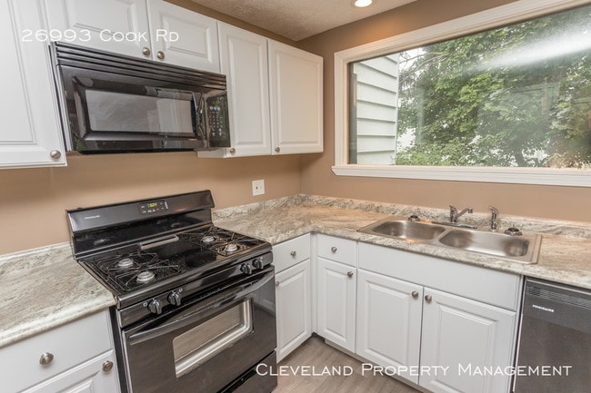 Building Photo - Newly Renovated Olmsted Twp Home