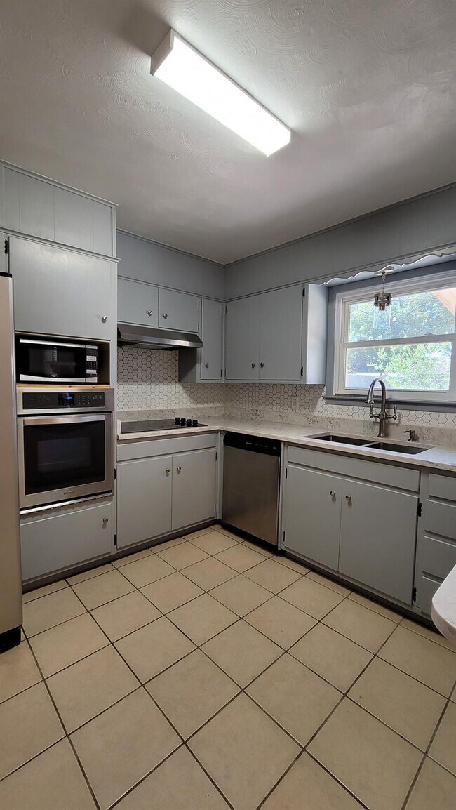 Building Photo - 5430 13th St