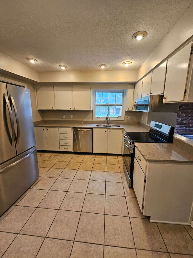 Building Photo - Remodeled house within walking distance of...