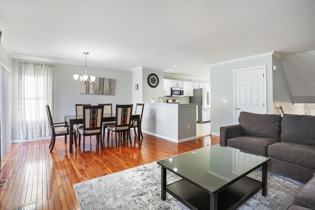 Building Photo - 1406 Pinnacle Way