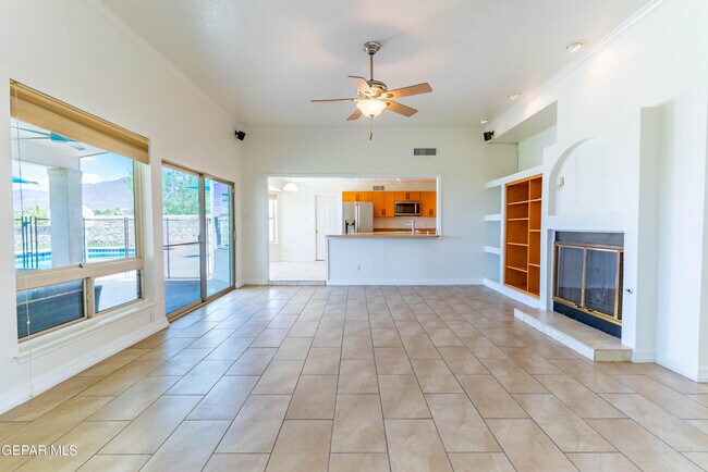 Building Photo - 7033 San Marino Dr