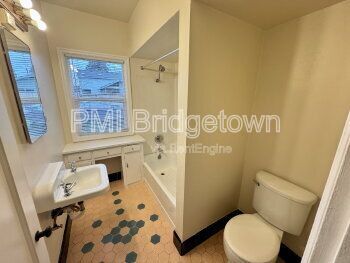 Building Photo - 6520 NE 6th Ave