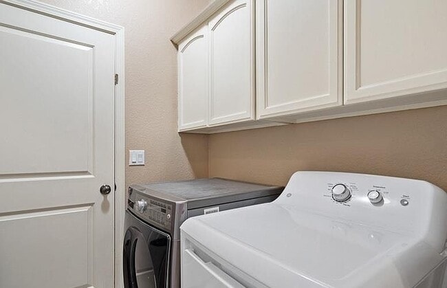 Building Photo - 7407 Everwood St NE