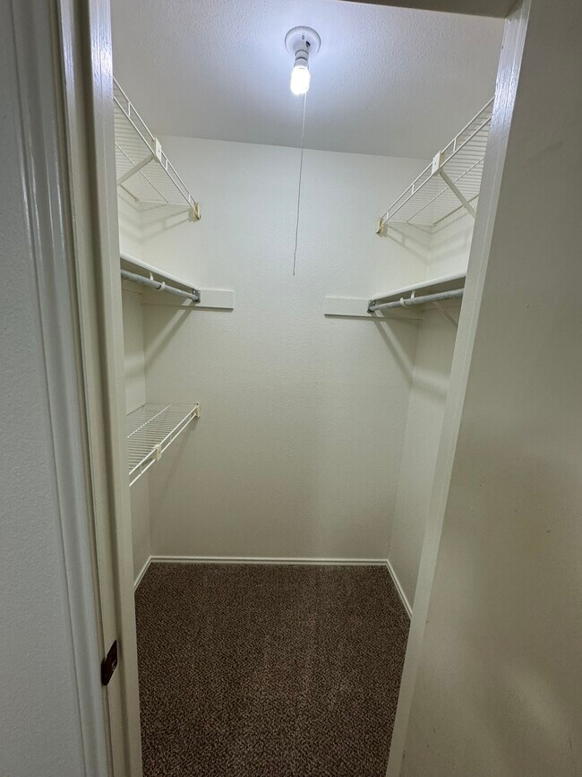 Building Photo - 9538 Cloverdale