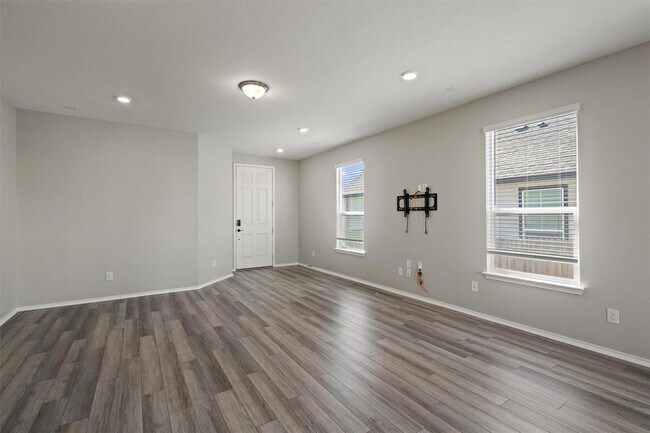 Building Photo - 213 Sweet Autumn Dr