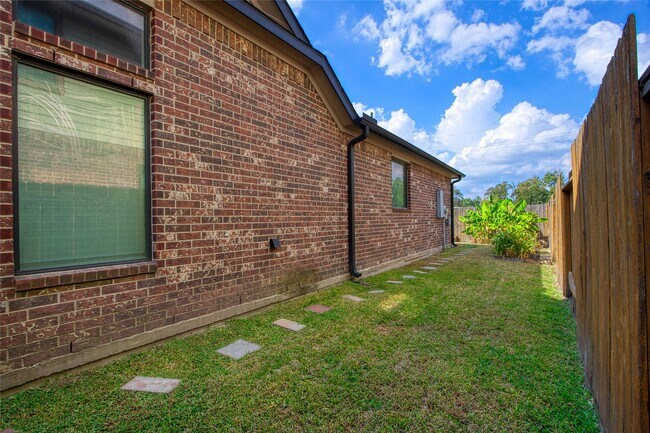 Building Photo - 711 Audra Ln