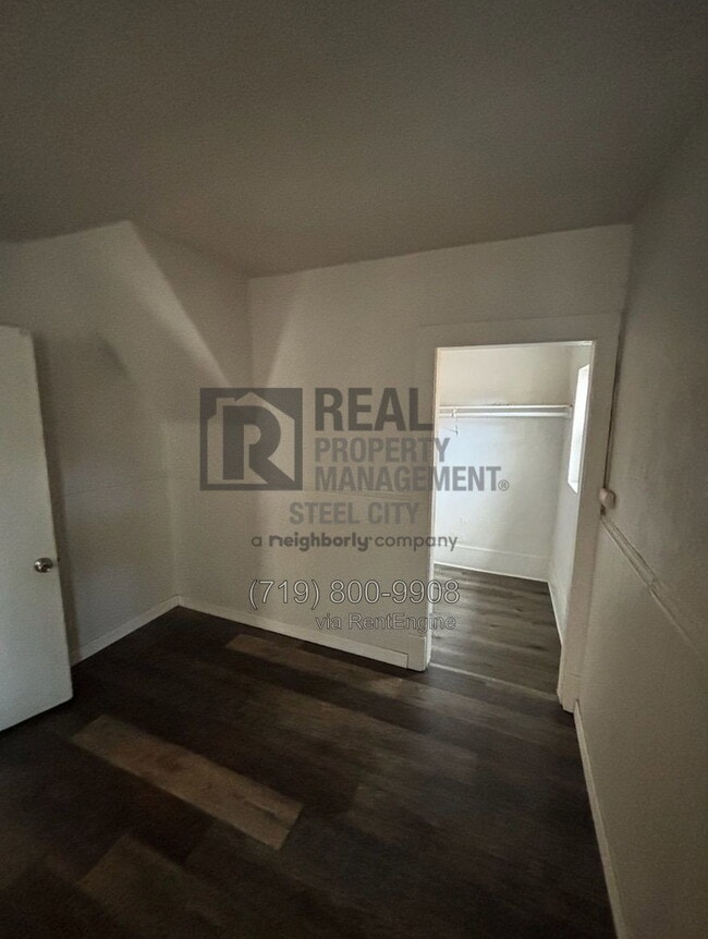 Building Photo - 1428 E Orman Ave