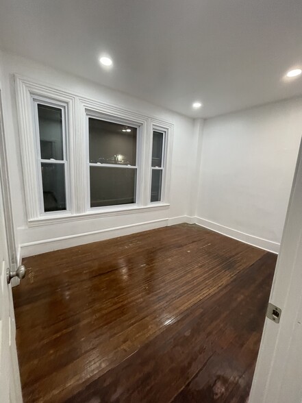 Building Photo - 86 Maplewood Ave