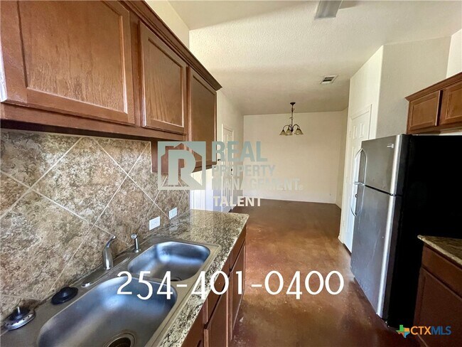 Building Photo - 602 Karey Dr