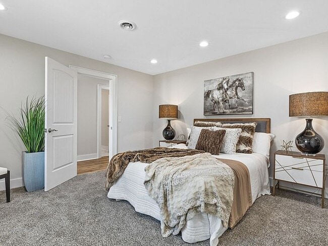 Building Photo - 5512 Vaught Dr