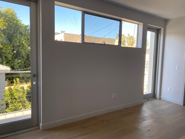 Building Photo - 1852 Stoner Ave