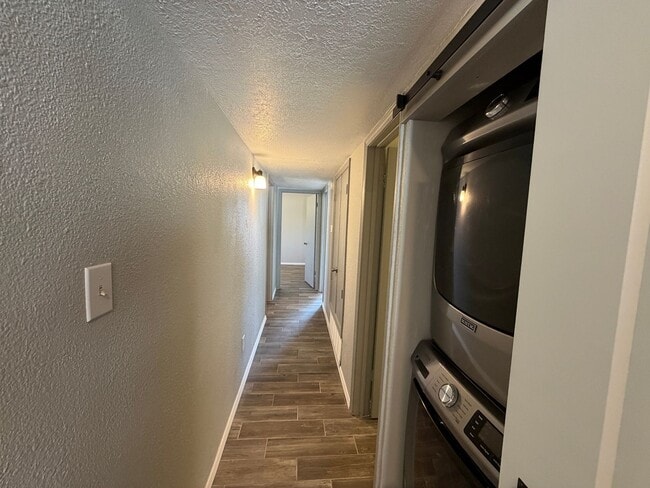 Building Photo - 3 Bedroom Single Story Home Available Near 12th St NW & Menaul Blvd NW!