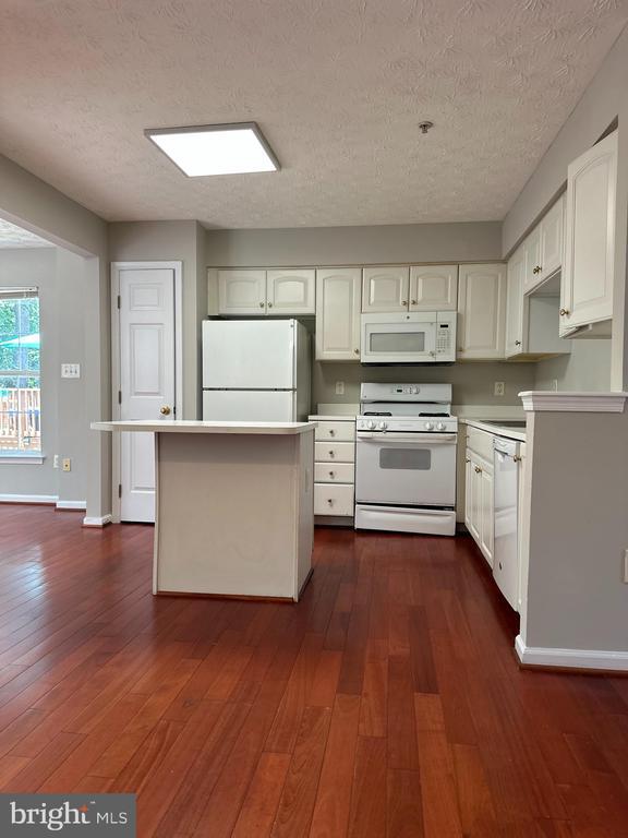 Building Photo - 2722 Thornbrook Ct